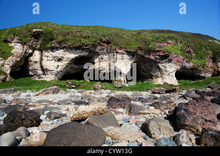 Blick auf Kings Cave, Drumadoon in der Nähe von Blackwaterfoot, Isle of Arran, Scotland, UK Stockfoto