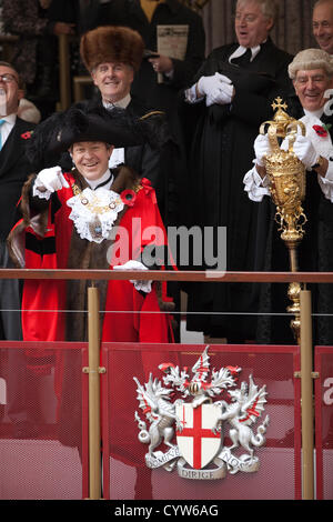 Der Lord Mayor es Show Samstag, 10. November 2012. Herrenhaus, City of London, UK. Bild zeigt The Lord Mayor Show außerhalb Mansion House, wo Alderman Roger Gifford seine Rolle als Oberbürgermeister beginnt der einjährige, unbezahlten Begriff dient, spielt eine ambassadorial Rolle für die quadratische Meile, in der Regel drei Monate im Ausland zur Förderung der Finanzindustrie sowie Delegationen empfangen, in London, City of London, England, Vereinigtes Königreich. Stockfoto