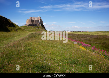 Blick auf Lindisfarne Castle, Holy Island, Berwick-upon-Tweed, Northumberland, Großbritannien Stockfoto