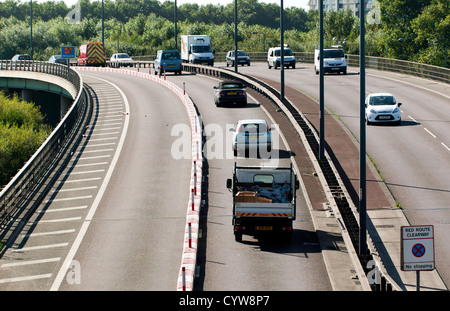 Blick auf die A12 von Eton Manor Spaziergang im Olympiapark, Stratford Stockfoto