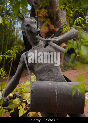 Dionysos Gott des Weines. Bacchanalian Tanz Skulptur, Eden Project, mediterrane Biom, Bodelva, Cornwall, England, UK Stockfoto