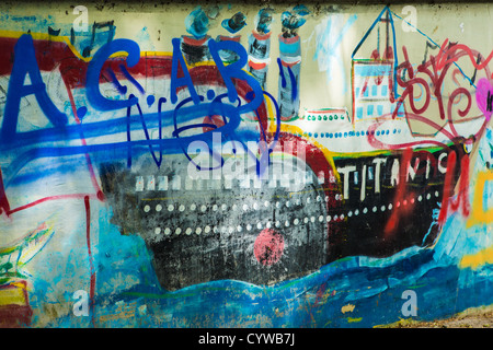 Graffiti auf eine öffentliche Wand in Deutschland Stockfoto