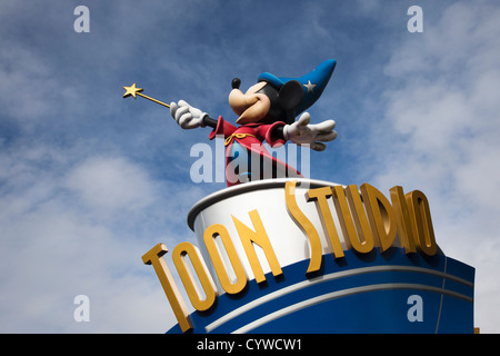 Toon Studio Mickey-Mouse-Statue im Disneyland Paris Stockfoto