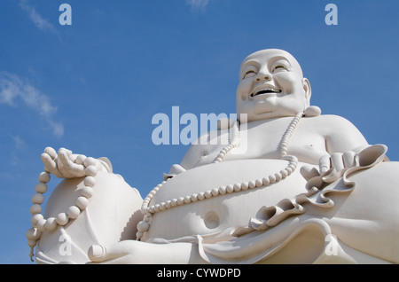 My Tho, Vietnam Mekong Delta Flussgebiet. Vinh Trang Pagode Komplex, Big Happy Buddha-Statue (Nam Mo Duong Lai Di Lac Tonne Phat). Stockfoto