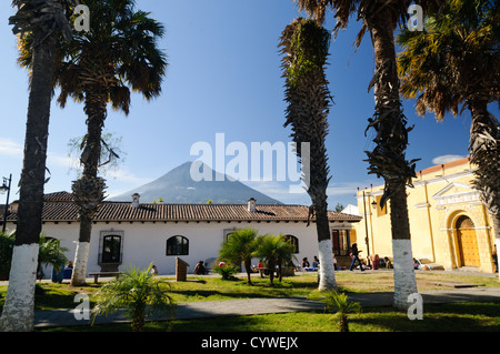 ANTIGUA GUATEMALA, Guatemala – in der Nähe von Iglesia y Convento de Santa Clara Stockfoto