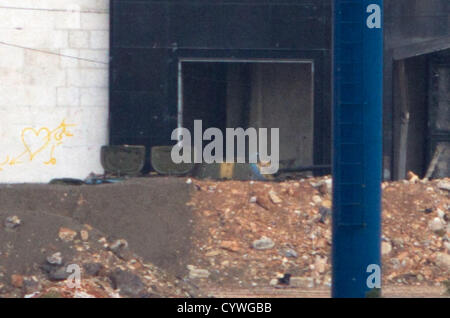 9. November 2012 - Layramoon, Syrien: A Tank sitzt in der Regierung frontline Hochburg in der Mall schussbereit. Stockfoto