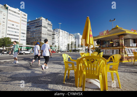 Cafe auf der Avenida Atlantica, Copacabana, Rio De Janeiro, Brasilien Stockfoto