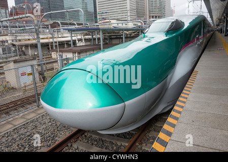 Das neue Hayabusa Shinkansen Bahnhof Tokio Japan Stockfoto