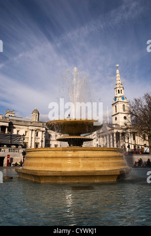 Ein Brunnen am Trafalgar Square in London Stockfoto