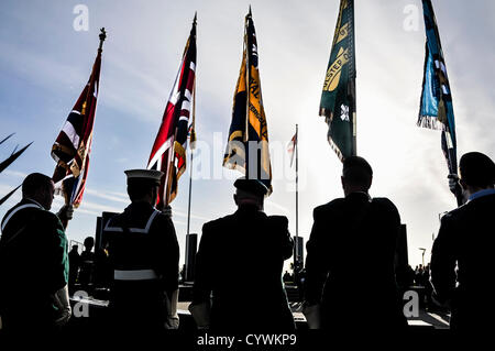 Sonntag, 11. November 2012, Carrickfergus, Nordirland.  Mitglieder der Royal British Legion, Portion Streitkräfte und Veteranen teilnehmen an Gedenken Gottesdienst. Alamy Live-Nachrichten Stockfoto