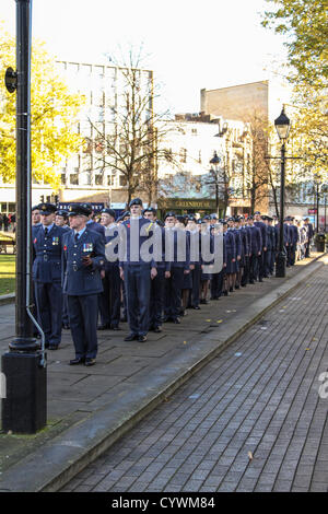 Bristol, UK. Sonntag, 11. November 2012. College Green wurde verwendet, um die Masse Reihen montieren, bevor der Marsch begann. Alamy Live-Nachrichten Stockfoto