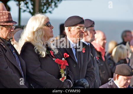 Blackpool, UK 11. November 2012.  Gedenkgottesdienst statt in Blackpool Ehrenmal an der Strandpromenade neben Nordpier. Alamy Live-Nachrichten Stockfoto