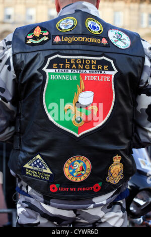 11. November 2012, George Square, Glasgow Schottland. Aufkleber auf die Lederjacke von Mo Solomon, ex-Militär und Mitglied der Royal British Legion Motorradfahrer, Scotland Branch, bei der Remembrance Day parade Stockfoto