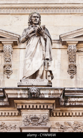 Statue von Nicolas Poussin (1594-1665), französische Künstler in der Cour Napoleon, Louvre-Museum, Paris Stockfoto