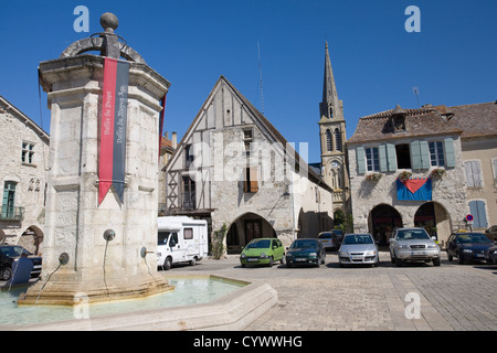 Der Place Gambetta in der Bastide Stadt Eymet, Dordogne, Frankreich Stockfoto