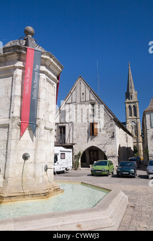 Der Place Gambetta in der Bastide Stadt Eymet, Dordogne, Frankreich Stockfoto