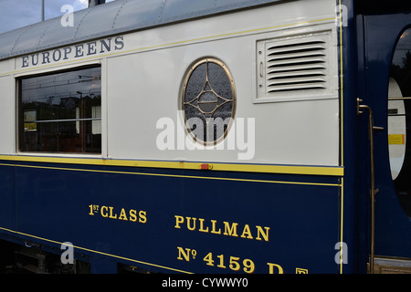 Orient-Express den Zug, der das Buch Messe "La Foire des Livre" in Brive La Gaillarde der Wrtiers gebracht. Correze Frankreich Stockfoto