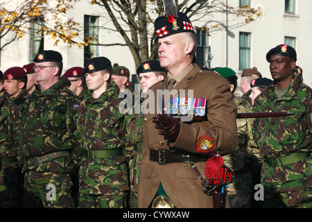 11. November 2012, Remembrance Day parade, George Square, Glasgow, Scotland.Soldiers auf der Parade während der Remembrance Day Parade Stockfoto