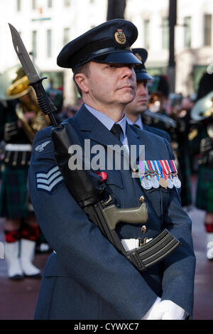 11. November 2012, George Square, Glasgow Scotland.Military Personal von der RAF an der Parade am Remembrance Day Parade, George Square, Glasgow Stockfoto