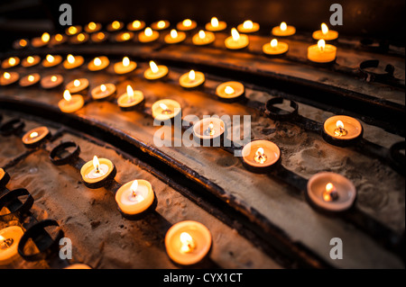 BATH Abbey (ehemals Abbey Church of Saint Peter and Saint Paul) ist eine anglikanische Kathedrale in Bath, Somerset, England. Sie wurde im 7. Jahrhundert gegründet und im 12. Und 16. Jahrhundert wieder aufgebaut. Stockfoto