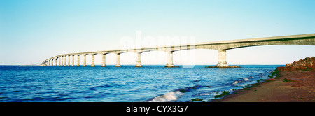 Bund Brücke über Northumberland Strait, New Brunswick, Prince Edward Island, PEI, Kanada - Panoramablick Stockfoto