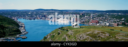 St. John's, Neufundland und Labrador, Kanada - mit Blick auf Stadt und Hafen vom Signal Hill National Historic Site - Panorama Stockfoto