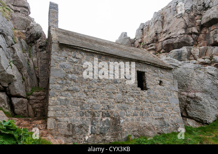 Wales, Pembrokeshire, Kapelle St. Govan gebaut 14C, an der Küste bei St. Govan Kopf Stockfoto