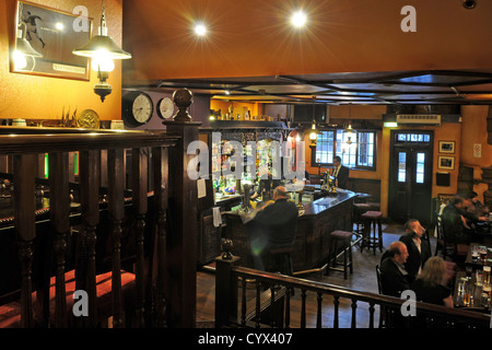 Die typisch englischen Pub in Edinburgh. Stockfoto