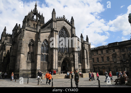 Blick auf den Platz der St. Giles Cathedral in Edinburgh, Schottland Stockfoto