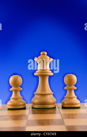 Nahaufnahme von Schach Königin und Bauern Stockfoto