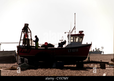 Angelboote/Fischerboote am Strand frühen Herbstmorgen Stockfoto