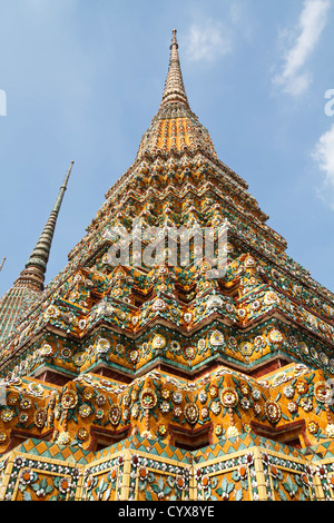 Chedi Turmspitzen der Tempel Wat Pho in Bangkok, Thailand Stockfoto