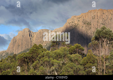 Dom-Berg auf dem Overland Track. Tasmanien, Australien. Stockfoto