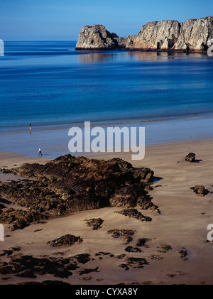 Pointe de Penhir von oben Veryach Strand mit rocky Vorland im Vordergrund Europa Europäische französische Bretagne East Coast Stockfoto