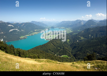 Blick vom Zwölferhorn Mountain auf den Wolfgangsee in Österreich Stockfoto