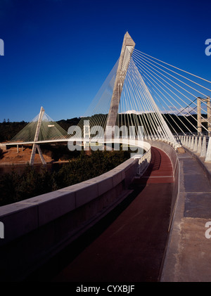 Blick vom Südufer, die linke Seite der Pont de Terenez Hängebrücke über den Fluss Aulne in 2011 Europa Europäische abgeschlossen Stockfoto