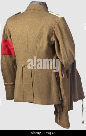 SA Standarte Feldherrnhalle,eine Uniform eines Untersturmführers das Fell aus olivbraunem Tuch,brauner Seideneinlage,die karminroten Kragenaufnäher mit durchgehendem Zellkording,der rechte Patch mit aufgesetzter Wolfsangel mit SA-Emblem,der linke Patch mit Rangsternen.die Schulterbretter mit grauer Unterlage und aufgesetzter Embleme der Standarte Feldherrnhalle.bevo Manschettenband mit Schriftzug 'Feldherrnhalle',Ärmelband,EK2 Band und ein paar Orderschlaufen.enthalten sind die Reithose mit Beinbindern,der Seideneinlage mit RZM-Etikett 'SA-Stiefelhose',Histori,Additional-Rights-Clearences-nicht lieferbar Stockfoto