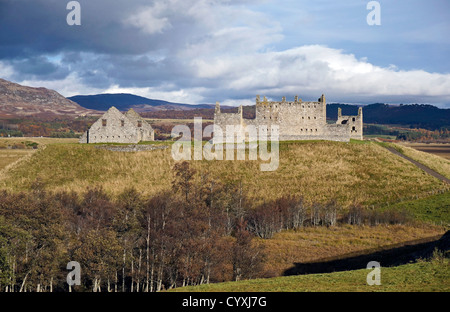 Die Ruinen von Ruthven Kaserne in der Nähe von Kingussie in Highland Schottland von B970 im Süden gesehen Stockfoto