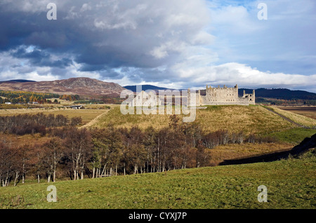 Die Ruinen von Ruthven Kaserne in der Nähe von Kingussie in Highland Schottland von B970 im Süden gesehen Stockfoto