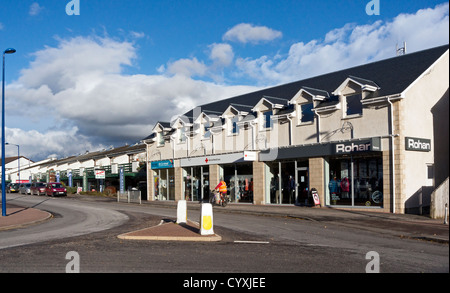 Comercial einkaufen Einheiten in der Hauptstraße von Aviemore Speyside Highland-Schottland Stockfoto