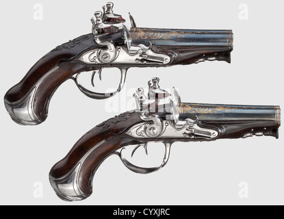 Ein Paar doppelbarreled flintlock Pistolen, Frankreich, um 1760. Gebläute Fässer mit vergoldeter Weinrebe Dekoration, glatte Bohrungen. Flintlocks mit spärlichen Ranken-Gravuren. Dunkle, floral geschnitzte volle Aktien mit glatten Eisenmöbeln. Holzrammstangen. Fachmännisch überarbeitete Waffen. Länge je 19 cm, historisch, historisch, 18. Jahrhundert, Zivilhandfeuerwaffen, Handfeuerwaffen, Pistolen, Waffen, Schusswaffen, Feuerwaffen, Waffen, Waffen, Waffen, Waffen, Waffen, Objekte, Objekte, Stills, Ausschneiden, Ausschneiden, Ausschneiden, Ausschneiden, Ausschneiden, Zusatzrechte-Clearences-nicht verfügbar Stockfoto