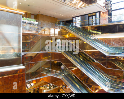 Öffentlichen Raum Atrium, Trump Tower, New York Stockfoto