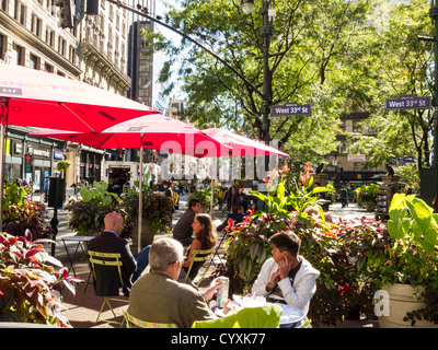 Pedestrian Mall auf der Sixth Avenue, New York Stockfoto