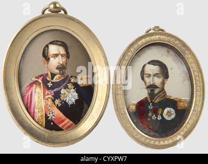 SECONDE RÉPUBLIQUE ET SECOND EMPIRE 1848-1870, Deux Miniaturen représentant l'Empereur Napoléon III, Peintures réalisées sur Cuivre. Largeur 4,5 cm, Hauteur 6 cm. Kader ciselé en cuivre Doré. Bon état. Sur l'autre, fait assez Seltene, l'Empereur porte ici le grand Collier de l'Ordre de la Toison d'Or. Largeur 5,5 cm, Hauteur 7 cm. Bon état,, Artist's Urheberrecht nicht geklärt zu werden. Stockfoto