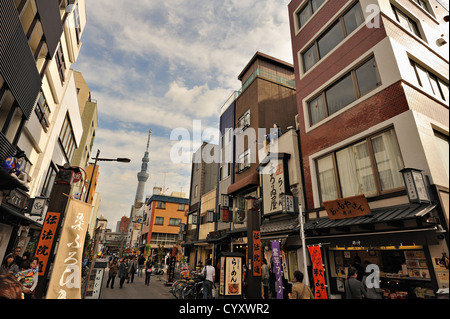 Straßenszene in Asakusa nahe Sensoji Tempel, Tokyo, Japan Stockfoto