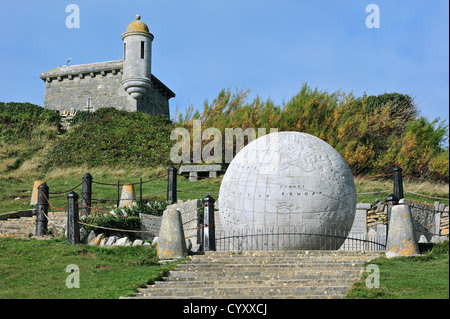 Die Great Globe hergestellt aus Portland Stein am Durston Burg, Isle of Purbeck entlang der Jurassic Coast, Dorset, Südengland, Großbritannien Stockfoto