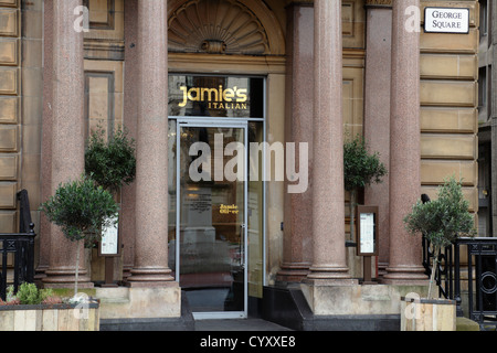 Dieses Restaurant ist dauerhaft geschlossen. Eintritt in Jamie Oliver's Italien Restaurant am George Square im Stadtzentrum von Glasgow, Schottland, Großbritannien, Stockfoto