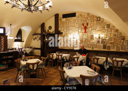 Österreich, Steiermark, Graz, Ansicht des Krebsenkellers Restaurant im Joanneumsviertel Street Stockfoto