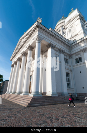 Blick auf der linken Seite der Dom von Helsinki im Senate Square, Helsinki, Finnland Stockfoto