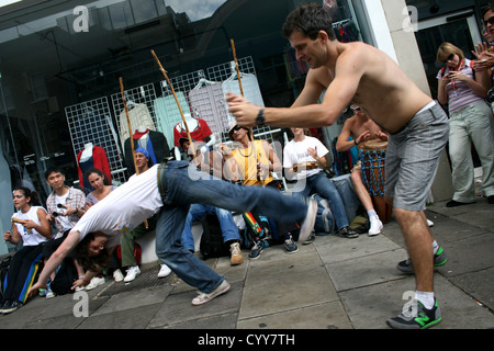 Capoeira-Vorführung in einem Londoner Straße der Stockfoto